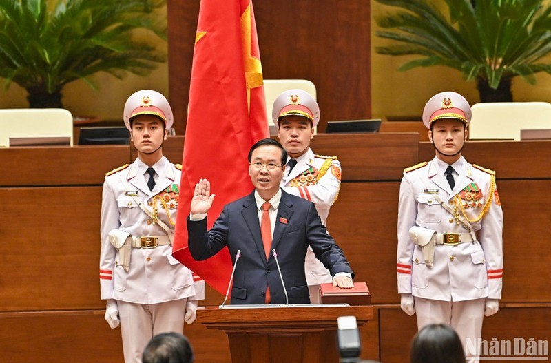 El nuevo presidente del Estado, Vo Van Thuong, pronuncia su discurso de toma de posesión. (Fotografía: Nhan Dan)