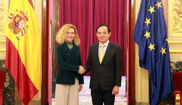 El viceprimer ministro de Vietnam Tran Luu Quang, y la presidenta del Congreso español de los Diputados, Meritxell Batet. (Fotografía: VGP)