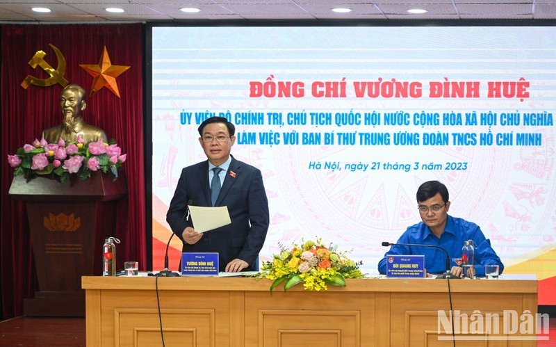 El titular de la Asamblea Nacional de Vietnam, Vuong Dinh Hue interviene en el evento. (Fotografía: Nhan Dan)