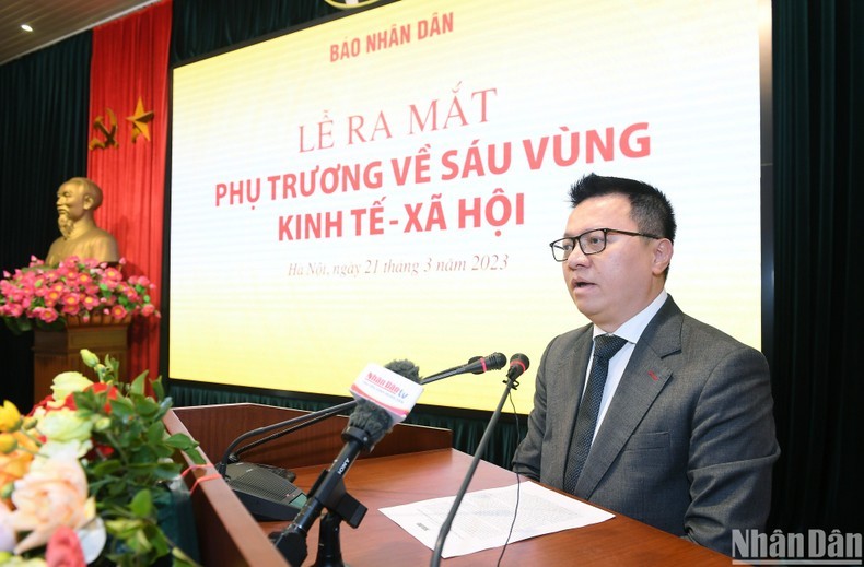 El jefe de redacción del periódico Nhan Dan, Le Quoc Minh, en el evento.