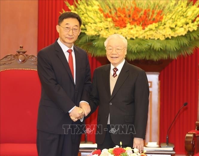El secretario general del Partido Comunista de Vietnam, Nguyen Phu Trong, y el secretario del Comité partidista de Guangxi, Liu Ning. (Fotografía: VNA)