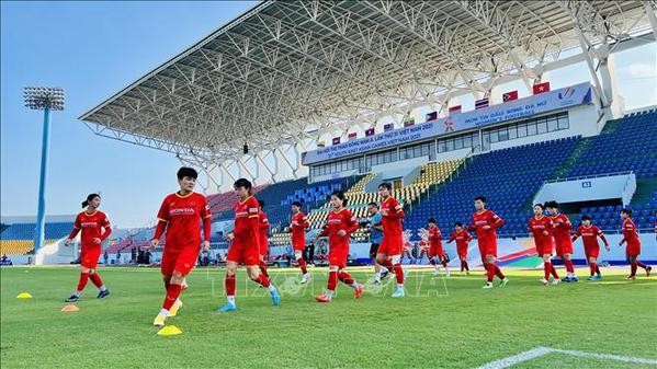 En entrenamiento la selección de fútbol femenino de Vietnam. (Fotografía: VNA)