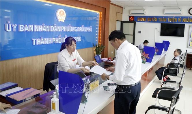 El "gobierno amigable" en el Comité Popular del distrito de Tran Phu de la provincia de Bac Giang. (Fotografía: VNA)