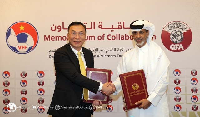 La Federación de Fútbol de Vietnam (AFF) firma con su homólogo de Qatar (QFA) un memorando de cooperación para el desarrollo del fútbol.