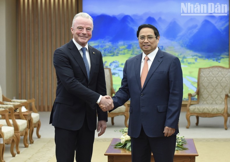 El primer ministro vietnamita, Pham Minh Chinh recibió al vicepresidente senior el Grupo estadounidense de Boeing Brendan Nelson. (Fotografía: Nhan Dan)