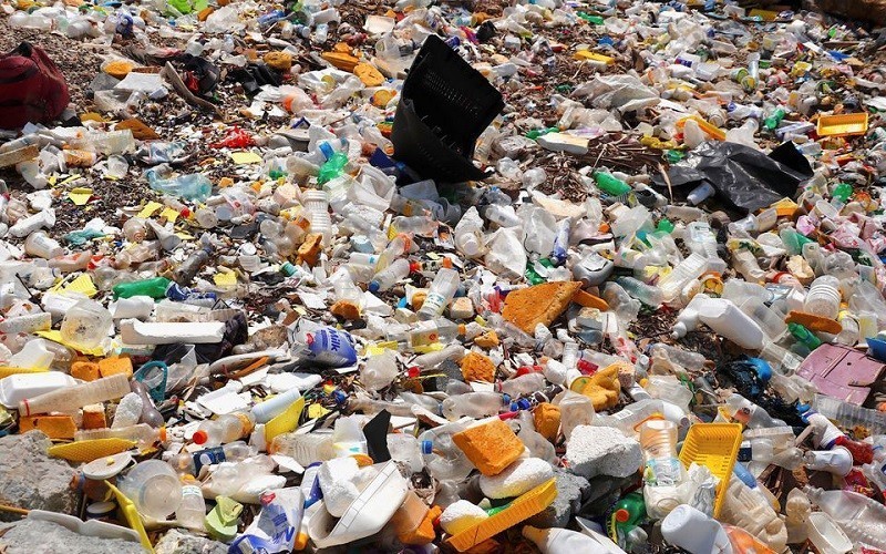 Una gran cantidad de desechos plásticos llegan a la costa de Port Moresby, Papúa Nueva Guinea, el 19 de noviembre de 2018. (Fotografía: Reuters)