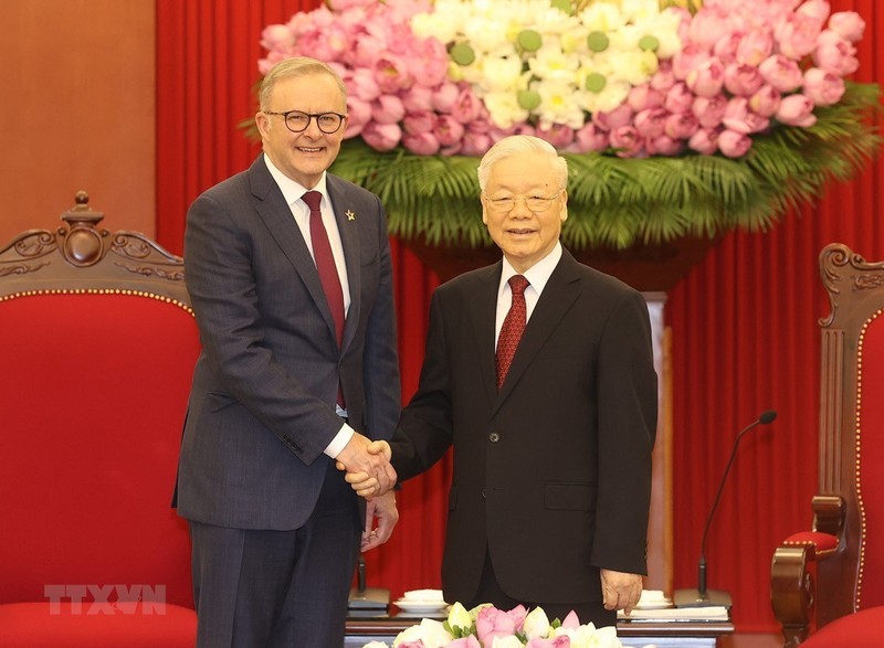 El secretario general del Partido Comunista de Vietnam, Nguyen Phu Trong (derecha) y el primer ministro australiano, Anthony Albanese. (Fotografía:VNA)