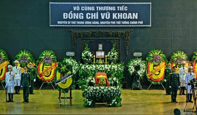 El funeral del exviceprimer ministro vietnamita Vu Khoan se celebra solemnemente a nivel nacional. (Fotografía: VNA)