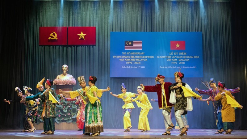 Actuación musical en el 50 aniversario de las relaciones diplomáticas entre Vietnam y Malasia. (Fotografía: El Consulado General de Malasia en Ciudad Ho Chi Minh)