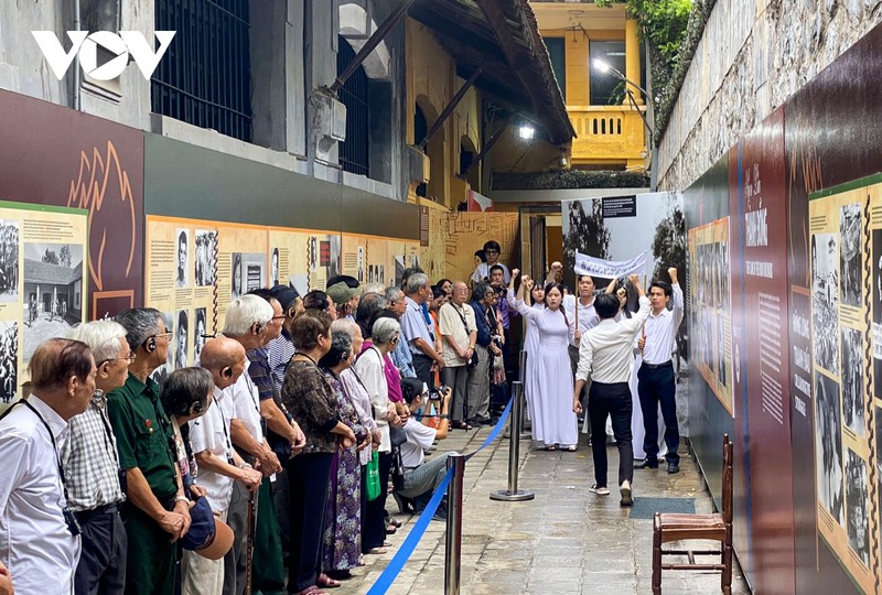 Presentan en Hanói exposición sobre la heroicidad de la juventud vietnamita.