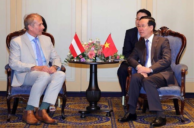 El presidente vietnamita, Vo Van Thuong, recibe a Alfred Gerstl, titular de la Asociación de Amistad Austria- Vietnam. (Fotografía: VNA)
