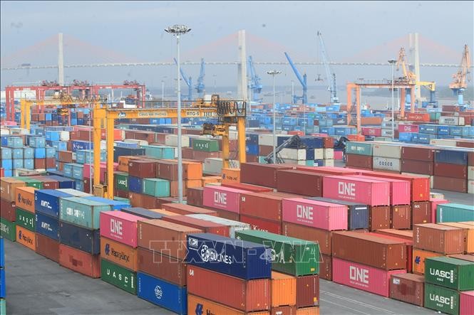 Mercancías importadas y exportadas a través del puerto de Hai Phong. (Fotografía: VNA)