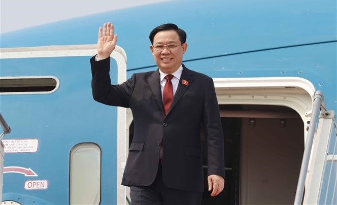 El presidente de la Asamblea Nacional, Vuong Dinh Hue, en el Aeropuerto Internacional Soekarno Hatta, Yakarta. (Fotografía: VNA)