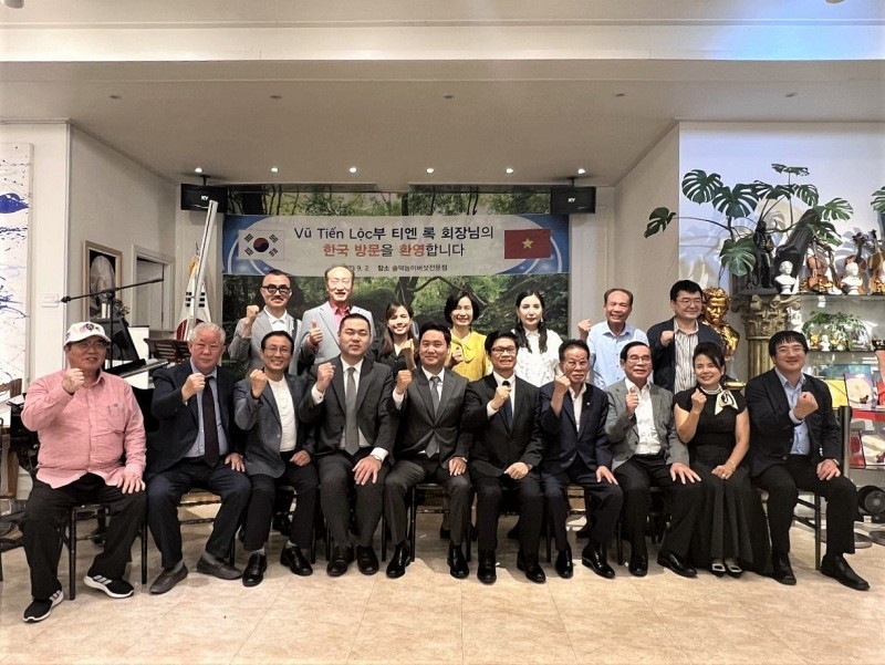 La delegación de la Asociación de Amistad Vietnam-Corea del Sur en el encuentro con su homólogo surcoreano.