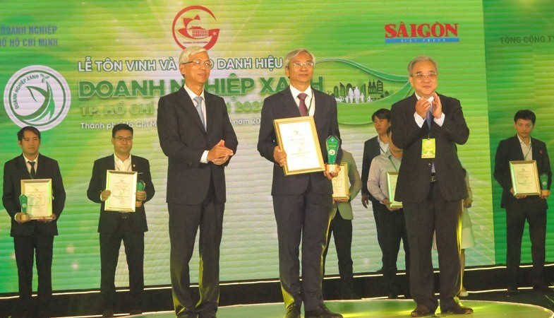 Entregan en Ciudad Ho Chi Minh títulos de Empresas Verdes.