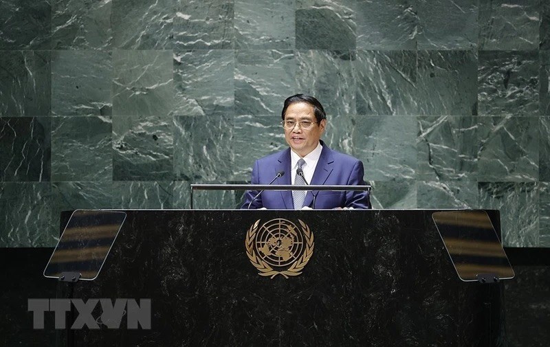 El primer ministro de Vietnam, Pham Minh Chinh, pronuncia un discurso en el evento. (Fuente: VNA)