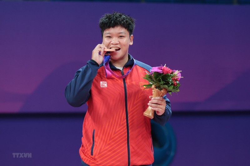 La deportista Vo Thi Phuong Quynh gana la medalla de bronce en kurash. (Fotografía: VNA)