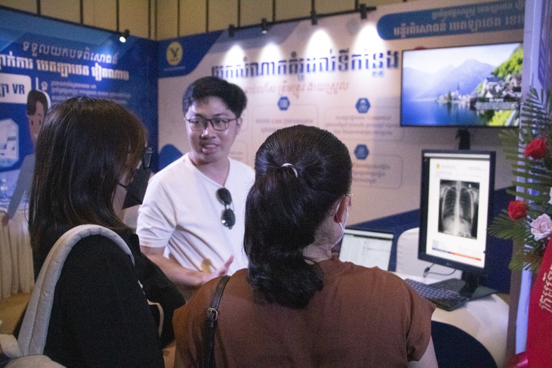 Presentación de la instalación médica MEDLATEC en Phnom Penh.