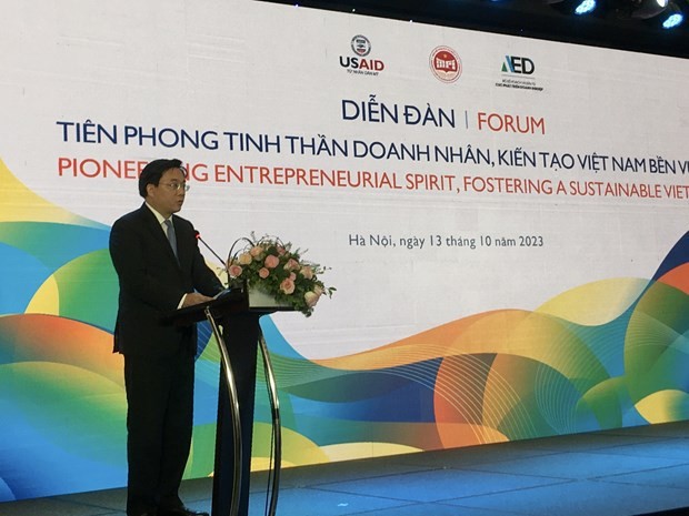 El viceministro de Planificación e Inversión de Vietnam Tran Duy Dong habla en el evento (Fotografía: VNA)