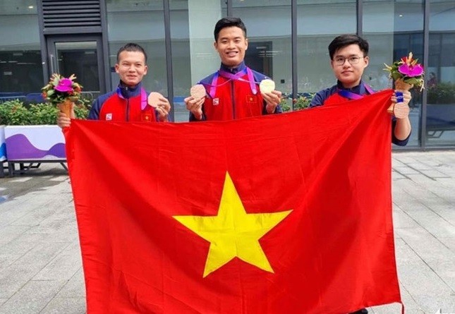 Tiradores vietnamitas celebran el triunfo. (Fotografía: tuoitre.vn)