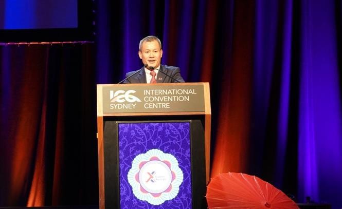Nguyen Dang Thang, cónsul general de Vietnam a cargo de Nueva Gales del Sur, Queensland y Australia Meridional, interviene en la cita. (Fotografía: VNA)
