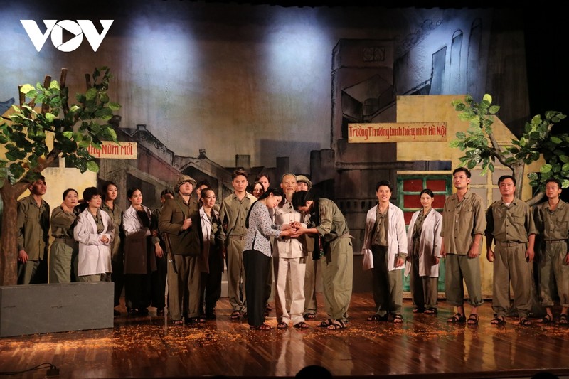 La obra “Doi Mat Sang” (Ojos brillantes), interpretatada por el Teatro de Vietnam. (Fotografía: VOV)