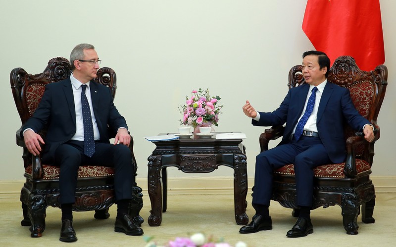 El viceprimer ministro vietnamita Tran Hong Ha y Vasilav Valerievich Shapsha, gobernador del óblast ruso de Kaluga. (Fotografía: VNA)
