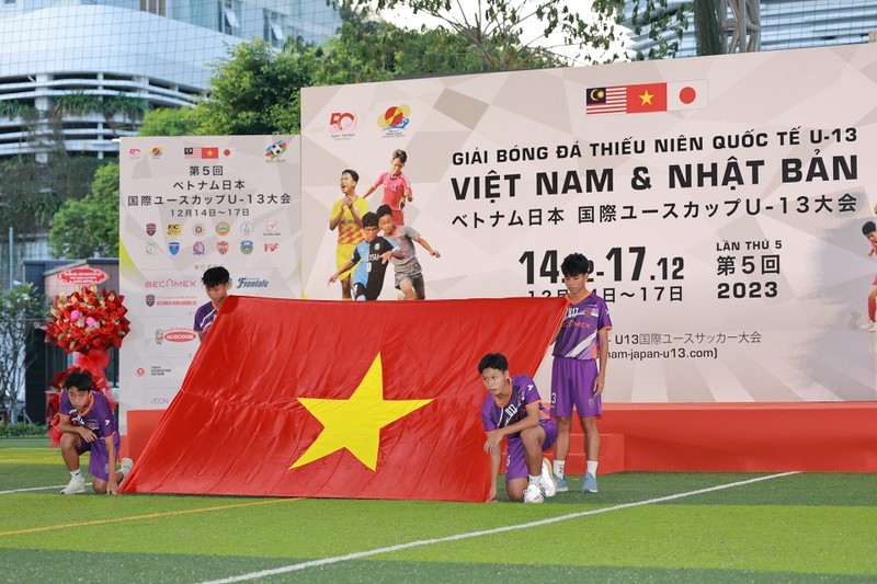 12 equipos compiten en Torneo Internacional de Fútbol Juvenil Vietnam-Japón.