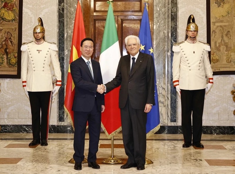 El presidente vietnamita, Vo Van Thuong, se reúne con su homólogo italiano, Sergio Mattarella, durante su visita de estado a Italia en julio de 2023. (Fotografía: VNA)
