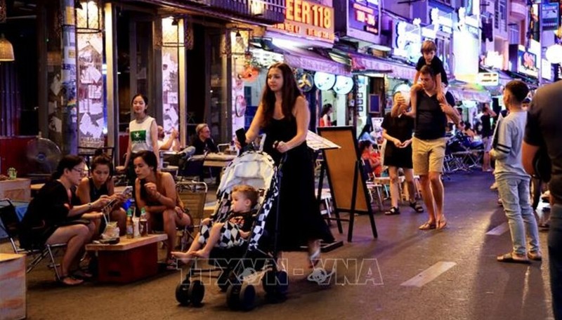 Turistas extranjeros en el distrito 1, Ciudad Ho Chi Minh. (Fotografía: VNA)