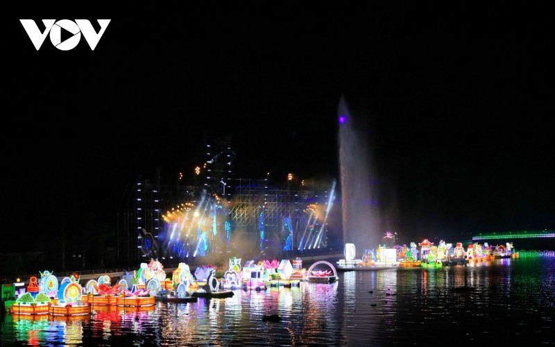 Celebran en Can Tho Día de Turismo y Noche de linternas Ninh Kieu. (Fotografía: VOV)