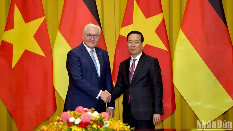 El presidente de Vietnam, Vo Van Thuong, y su homólogo alemán, Frank-Walter Steinmeier. (Fotografía: Nhan Dan)