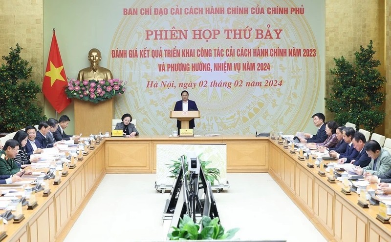 El primer ministro de Vietnam, Pham Minh Chinh, preside la séptima reunión del Comité Directivo Nacional para la Reforma Administrativa. (Fotografía: VNA)