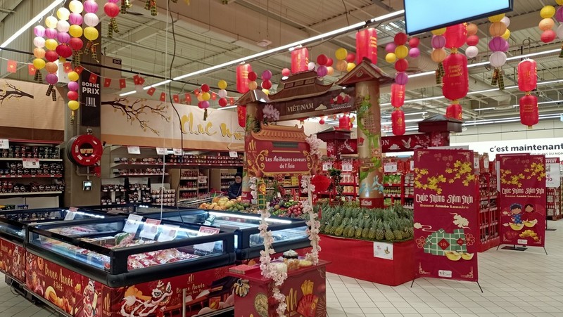 Semana de productos vietnamitas con motivo del Tet 2024 en el hipermercado Carrefour. (Fotografía:VNA)