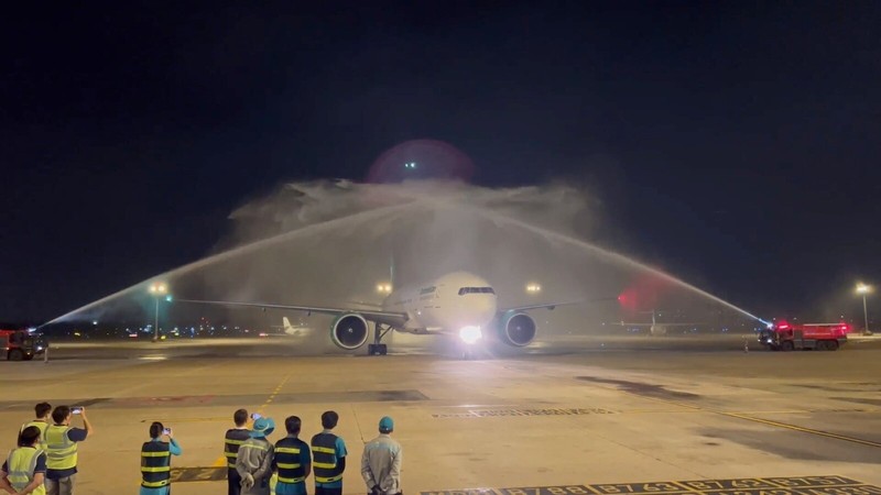 Vietnam recibe primer vuelo de Turkmenistán.