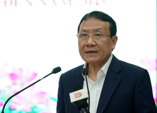 El subdirector de la Comisión Económica del Comité Central del Partido, Nguyen Hong Son, presenta su discurso. (Fotografía: VNA)
