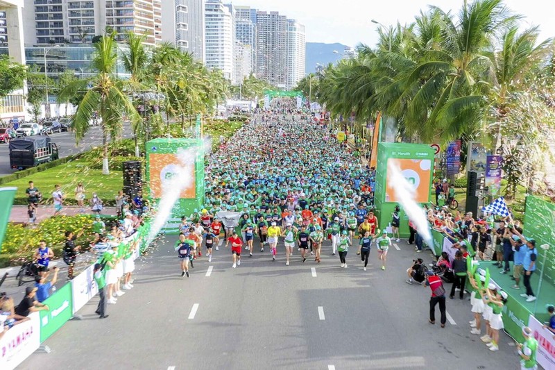 Más de 9 000 participantes en Maratón Internacional de Da Nang 2024.