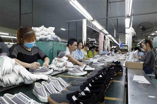 En una fábrica de calzado en Hanói. (Fotografía: VNA)