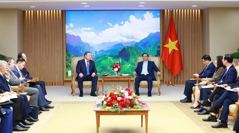El primer ministro de Vietnam, Pham Minh Chinh, y Kudryashov Sergei Ivanovich, director general del grupo petrolero ruso Zarubezhneft. (Fotografía: VNA)