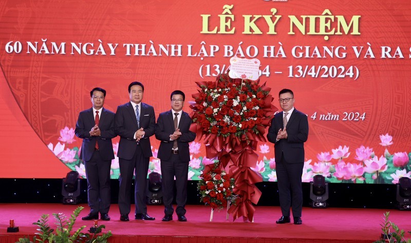 Celebran 60º aniversario del periódico de Ha Giang.