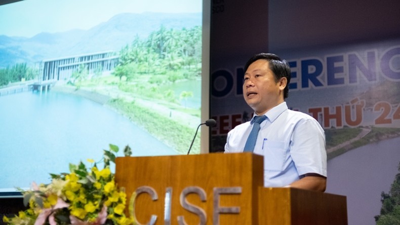 Tran Thanh Son subdirector de Centro Internacional para la Ciencia y la Educación Interdisciplinarias habla en el evento. (Fotografía: VNA)