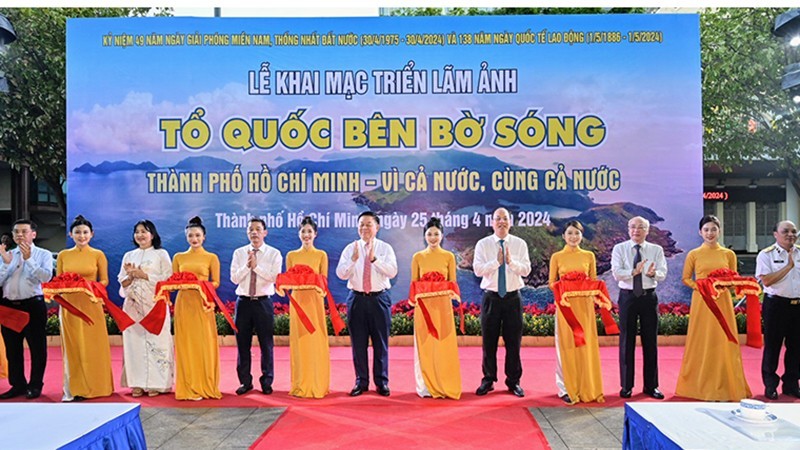 Inauguran en Ciudad Ho Chi Minh exposiciones por 49 aniversario del Día de la Reunificación.