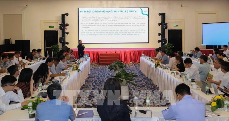 En una conferencia de consulta sobre el proyecto del Canal Funan Techo. (Fotografía: VNA)