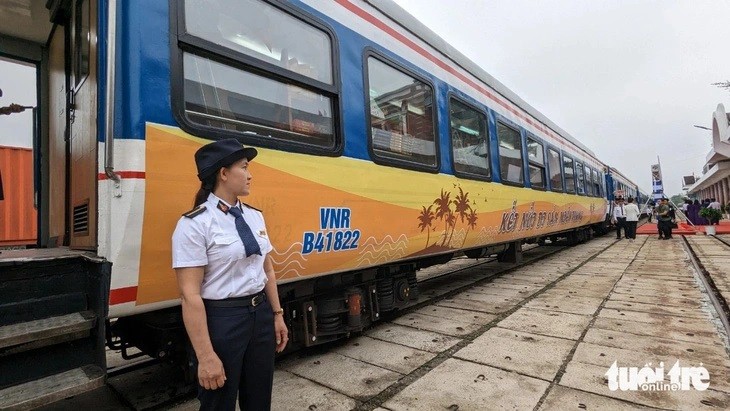 El tren turístico denominada “Conexión del Patrimonio Central” conecta Hue y Da Nang. (Fotografía: tuoitre.vn)