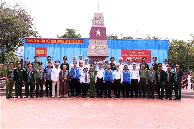 Delegación de Ciudad Ho Chi Minh visita Truong Sa. (Fotografía: VNA)