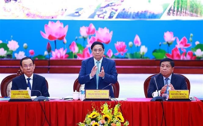 El primer ministro Pham Minh Chinh preside la tercera conferencia del Consejo de Coordinación Regional del Sudeste. (Fotografía: VNA)