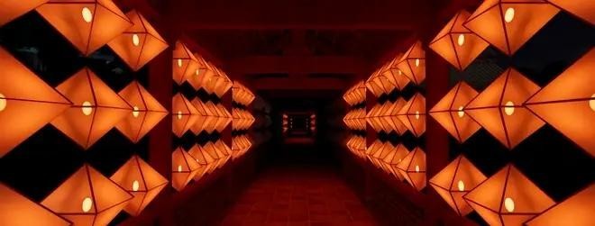 El pasillo central está decorado con 240 linternas que parpadean en sincronía con el sonido. (Fotografía: VNA)