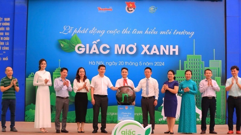 Lanzan en Hanói concurso sobre medio ambiente y respuestas al cambio climático. (Fotografía: Nhan Dan)