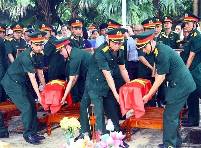 Los restos de los mártires son enterrados en el cementerio de los mártires de Ba Doc en el distrito de Bo Trach, provincia central de Quang Binh. (Fotografía: VNA)