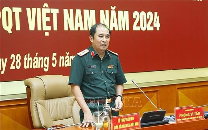 El teniente general Phung Si Tan, subjefe del Estado Mayor General del Ejército Popular de Vietnam, habla en el evento. (Fotografía: VNA)